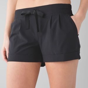 Lululemon break away short size 6